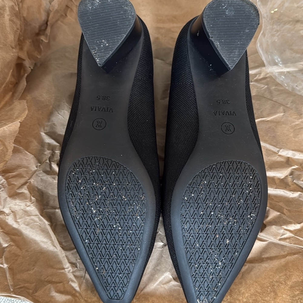 Vivaia Black Point Toe Heels [S109] - Picture 4 of 5